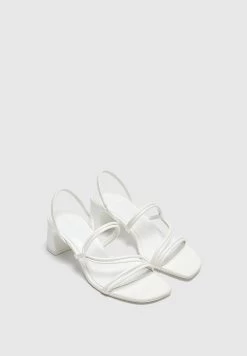 PULL & BEAR Sandalen - Off White -PULL BEAR Winkel a5a0891ff61044f295f35816749fd4d7