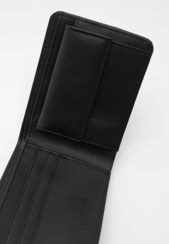 PULL & BEAR Logo Embossed - Portemonnee - Black -PULL BEAR Winkel a6a29c9fe9944bf489ca9705af889140