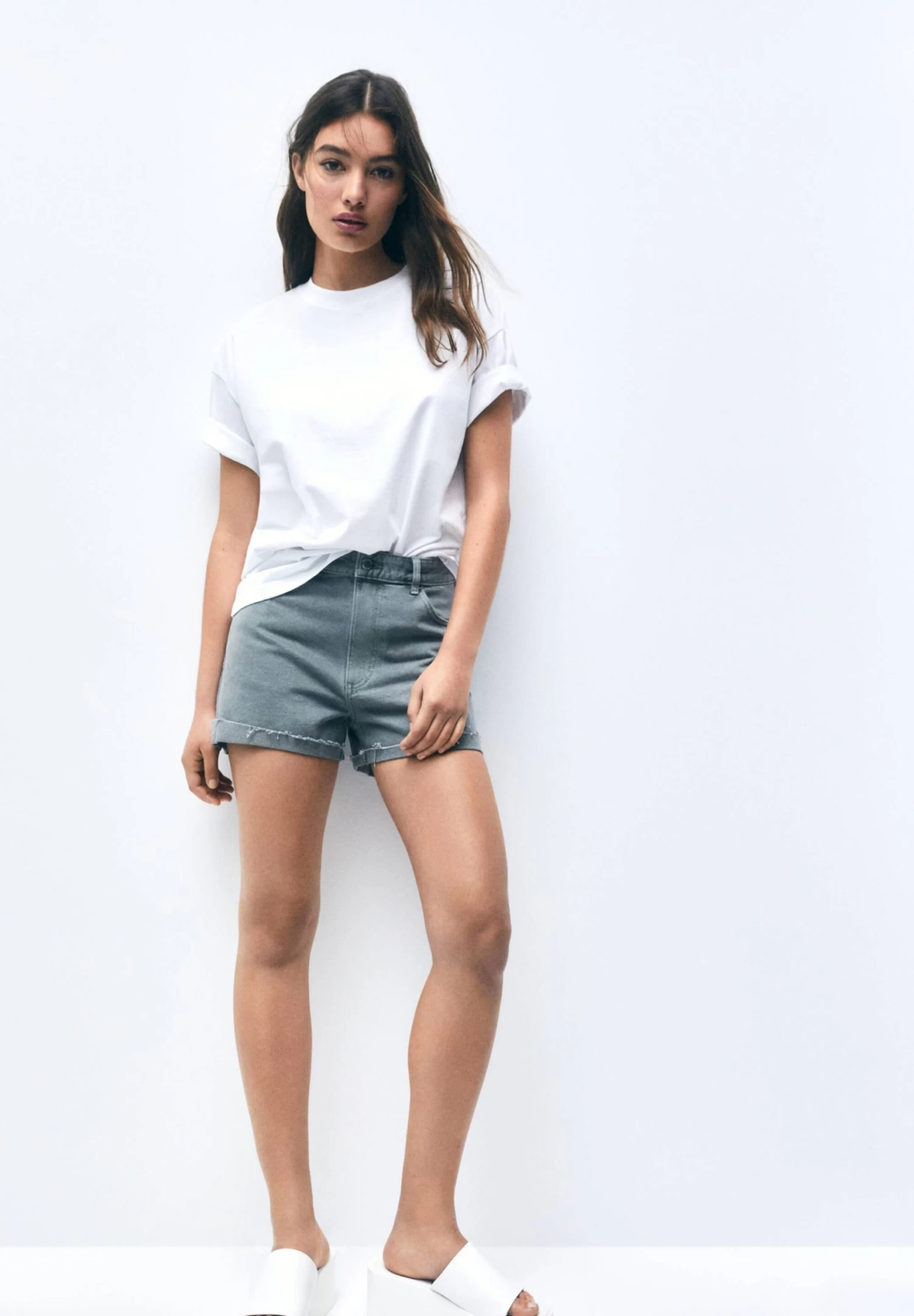 PULL & BEAR Mid-Rise Bermuda - Jeansshort - Dark Grey 2 PULL & BEAR Mid-Rise Bermuda - Jeansshort - Dark Grey - Afbeelding 2