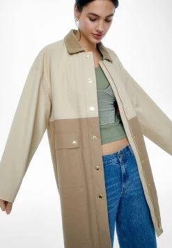 PULL & BEAR Two-Tone - Halflange Jas - Camel -PULL BEAR Winkel aa573868808549b08f88595cebfa8d26