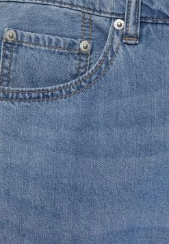 PULL & BEAR Bermuda With Turn-Up Hems - Jeansshort - Blue Denim -PULL BEAR Winkel aef50d9d70f64d9fa3bd1354a3b0fa52