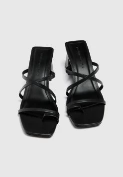 PULL & BEAR With Straps - Sandalen - Black -PULL BEAR Winkel b09ca3e006e44ab5bb22b52c8c9b9a42