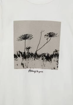 PULL & BEAR Short Sleeve With - T-Shirt Print - White 11 PULL & BEAR Short Sleeve With - T-Shirt Print - White -PULL BEAR Winkel b5242f4f48b2493491e3eb103e45749c