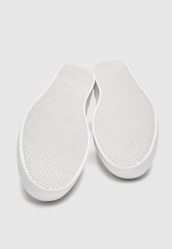 PULL & BEAR Sneakers Laag - White -PULL BEAR Winkel b79389accf5748fb8b0e13be587cbdd5