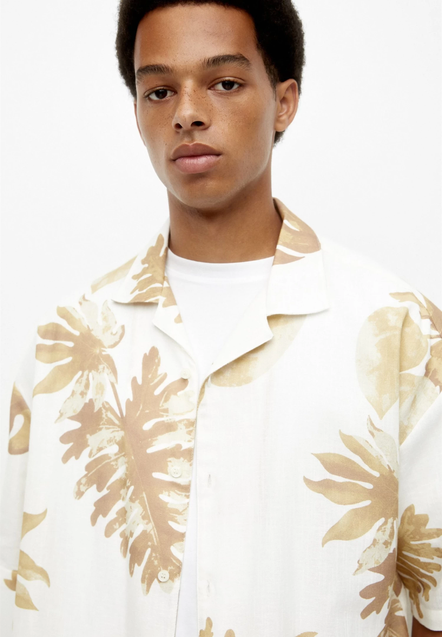 PULL & BEAR Short Sleeve Floral- Overhemd - White 4 PULL & BEAR Short Sleeve Floral- Overhemd - White - Afbeelding 4