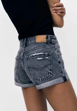 PULL & BEAR Mid-Waist - Jeansshort - Grey -PULL BEAR Winkel b7c7c98d028d4aab90a0e703149a3713