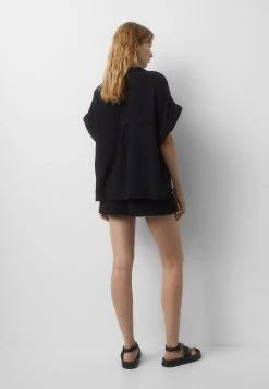 PULL & BEAR With Collar - Blouse - Black -PULL BEAR Winkel b97ebf94a7e14a73b7f5dc04e2e7094f