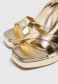 PULL & BEAR Criss-Cross - Sandalen Met Plateauzool - Gold Coloured -PULL BEAR Winkel ba80c89eeaef416b96a86c49607ee33e