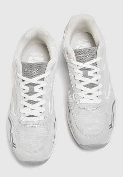 PULL & BEAR Casual Retro - Sneakers Laag - Grey 7 PULL & BEAR Casual Retro - Sneakers Laag - Grey -PULL BEAR Winkel c03519e766f04689881a534408a20812