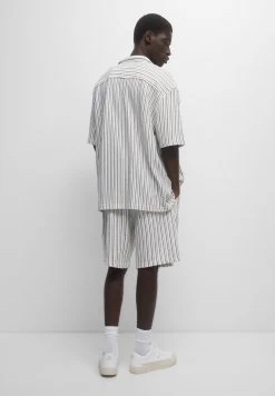 PULL & BEAR Striped Jogger Bermuda - Shorts - White -PULL BEAR Winkel c1727b6918504b78921593bf9a196ddb