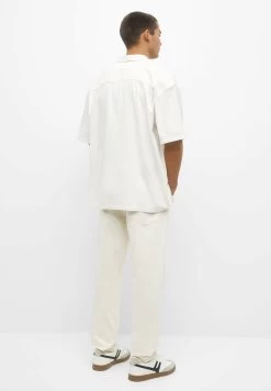 PULL & BEAR Basic Standard-Fit - Straight Leg Jeans - Beige 8 PULL & BEAR Basic Standard-Fit - Straight Leg Jeans - Beige -PULL BEAR Winkel c22d2c0369d24d9c9e6b8d55b77a9e3c