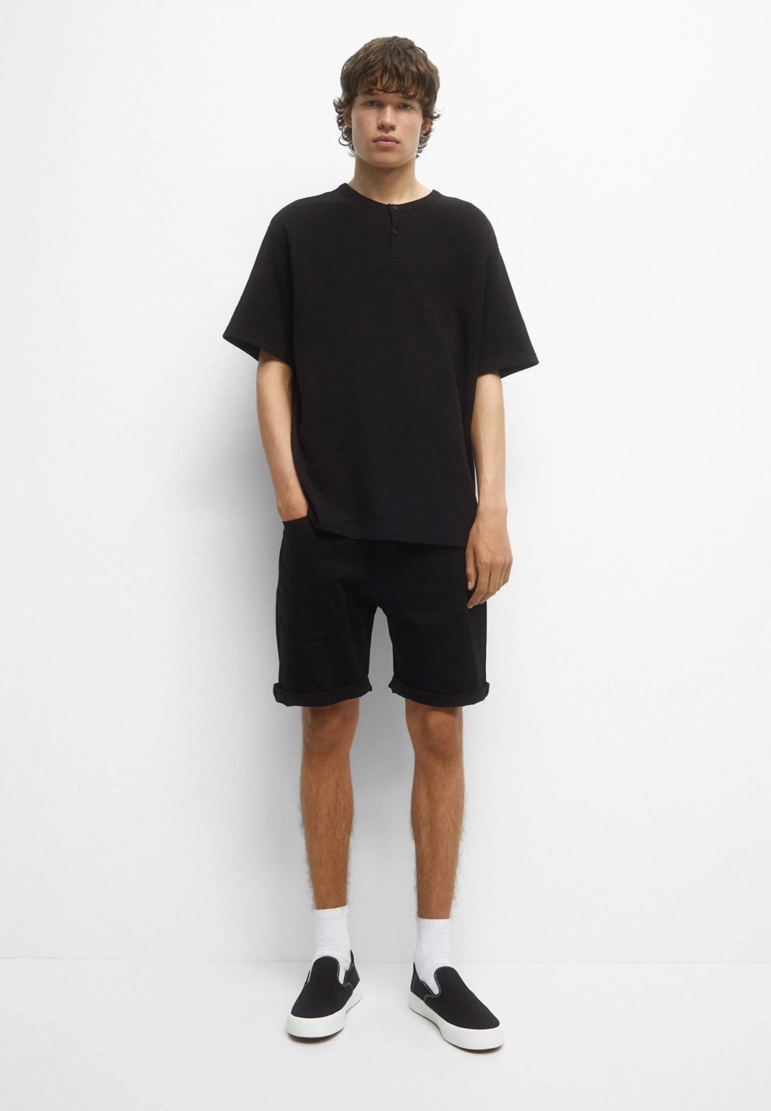 PULL & BEAR Bermuda With Turn-Up Hems - Jeansshort - Black 6 PULL & BEAR Bermuda With Turn-Up Hems - Jeansshort - Black - Afbeelding 6