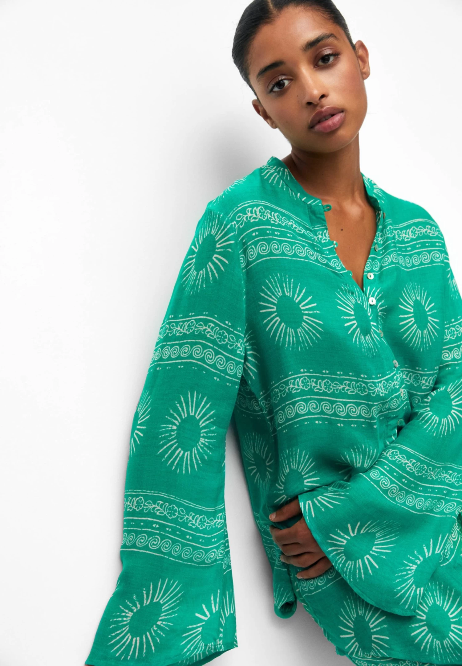 PULL & BEAR Printed Rustic - Blouse - Green 4 PULL & BEAR Printed Rustic - Blouse - Green - Afbeelding 4