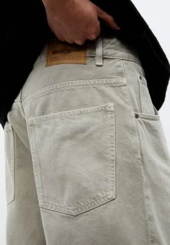 PULL & BEAR Baggy Fit Bermuda- Jeansshort - Khaki -PULL BEAR Winkel c5cf637df340491589828b0da5e82c65