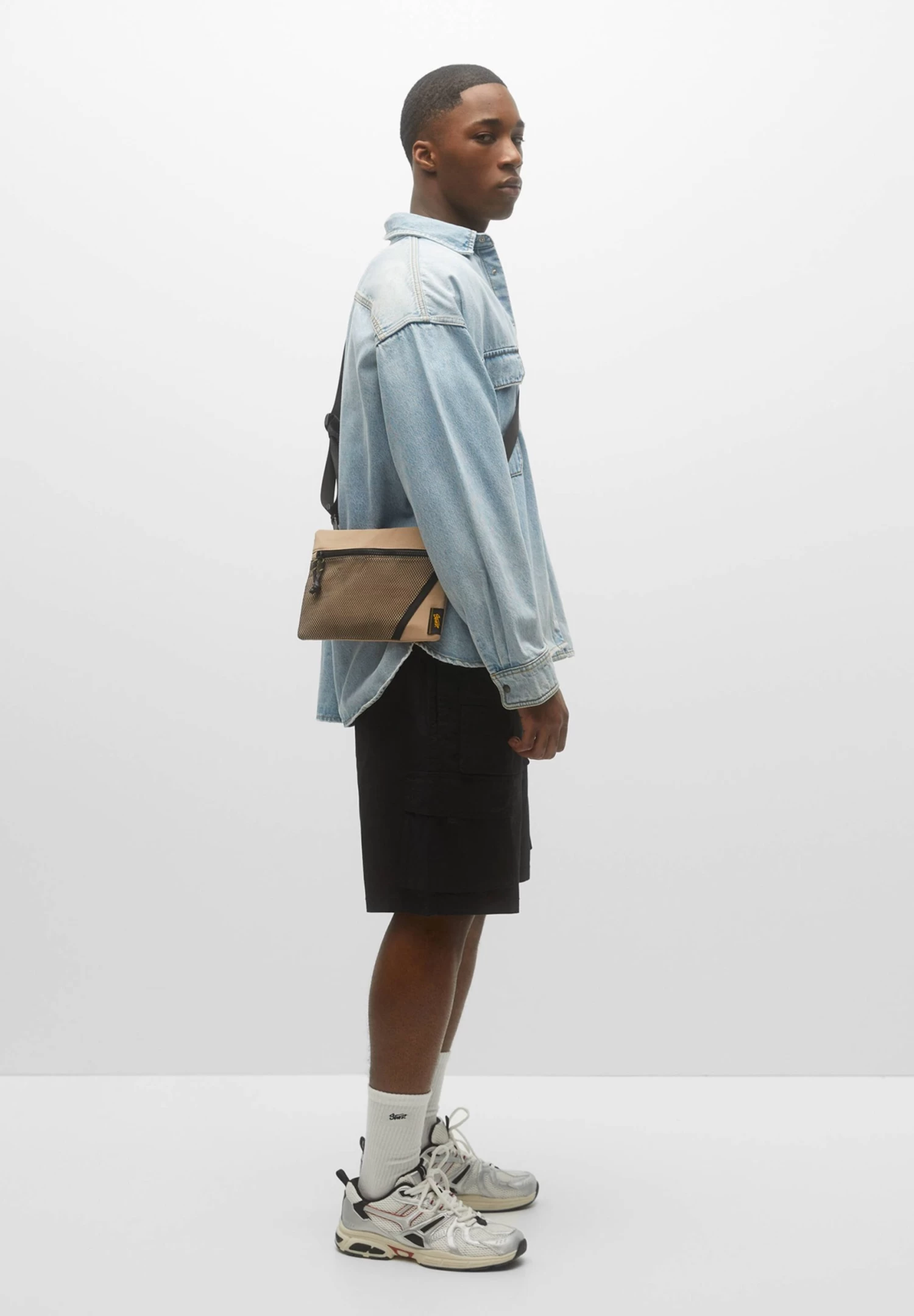 PULL & BEAR Bermuda With Multiple Pockets - Shorts - Black 5 PULL & BEAR Bermuda With Multiple Pockets - Shorts - Black - Afbeelding 5