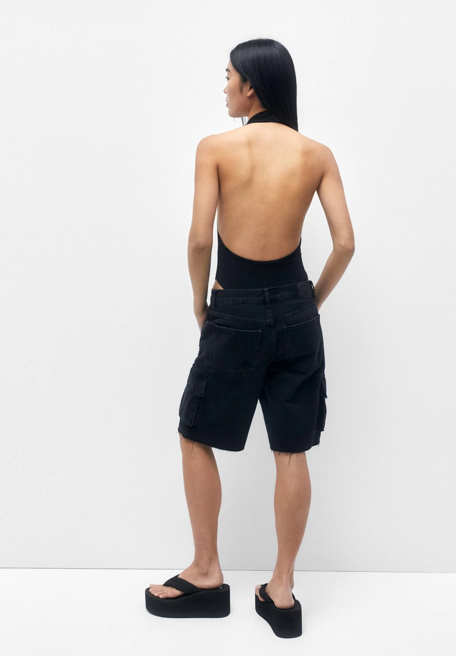 PULL & BEAR Draped Halter Neckline - Blouse - Black 3 PULL & BEAR Draped Halter Neckline - Blouse - Black - Afbeelding 3