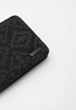 PULL & BEAR Geometric Print With Logo - Portemonnee - Black -PULL BEAR Winkel cb6d49ded161421cb86c5d36104cbb95