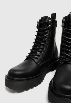 PULL & BEAR Track- Veterboots - Black 9 PULL & BEAR Track- Veterboots - Black -PULL BEAR Winkel cc9a7286cc8e485bae8c824f081ec6e7
