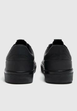 PULL & BEAR Sneakers Laag - Black -PULL BEAR Winkel cd1d091a8d1c4bffae6a18e62127c32f