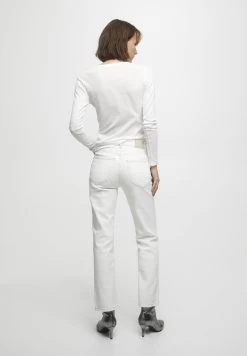 PULL & BEAR Mid Waist Kick - Flared Jeans - Off White -PULL BEAR Winkel ce322bb57e1e419ba04632246860eabe