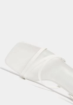 PULL & BEAR Mit Absatz Und Riemchen - Sandalen - White 10 PULL & BEAR Mit Absatz Und Riemchen - Sandalen - White -PULL BEAR Winkel ce8641f2cbe447dd8fcff8fa1feada47