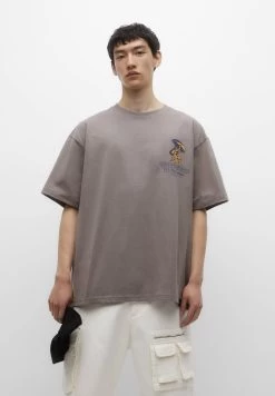 PULL & BEAR Short SleeveWith Print - T-Shirt Print - Brown -PULL BEAR Winkel cffcc9658aa443cb95e6247322b705b6