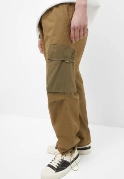 PULL & BEAR Jogger - Trainingsbroek - Khaki -PULL BEAR Winkel d05c78ac7f9545a186caed62652eb84d