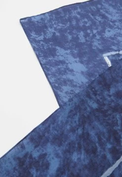 PULL & BEAR Tie Dye Floral Print Pareo- Sjaal - Blue -PULL BEAR Winkel d29d541e5a1a4660b8ef1d8e573abdda