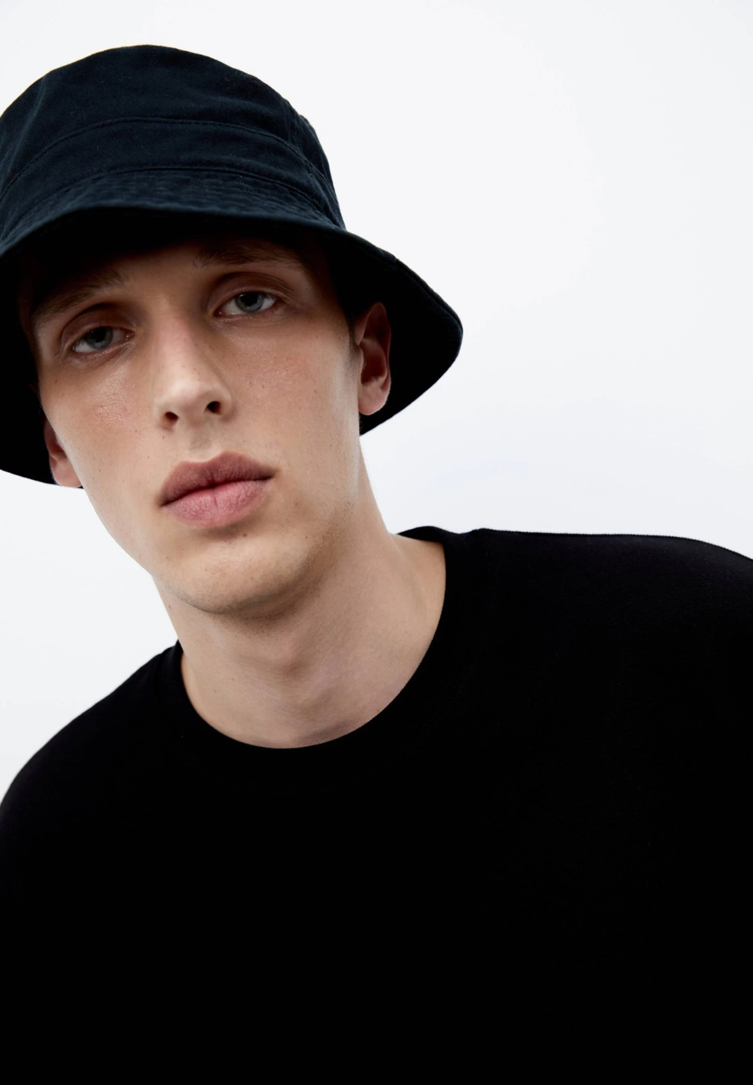 PULL & BEAR Faded Bucket- Hoed - Black 1 PULL & BEAR Faded Bucket- Hoed - Black