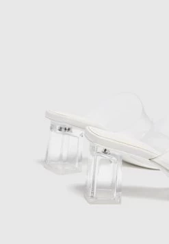 PULL & BEAR With Detail - Badslippers - White 9 PULL & BEAR With Detail - Badslippers - White -PULL BEAR Winkel d64cda74daf245febd17866f3cbf0559