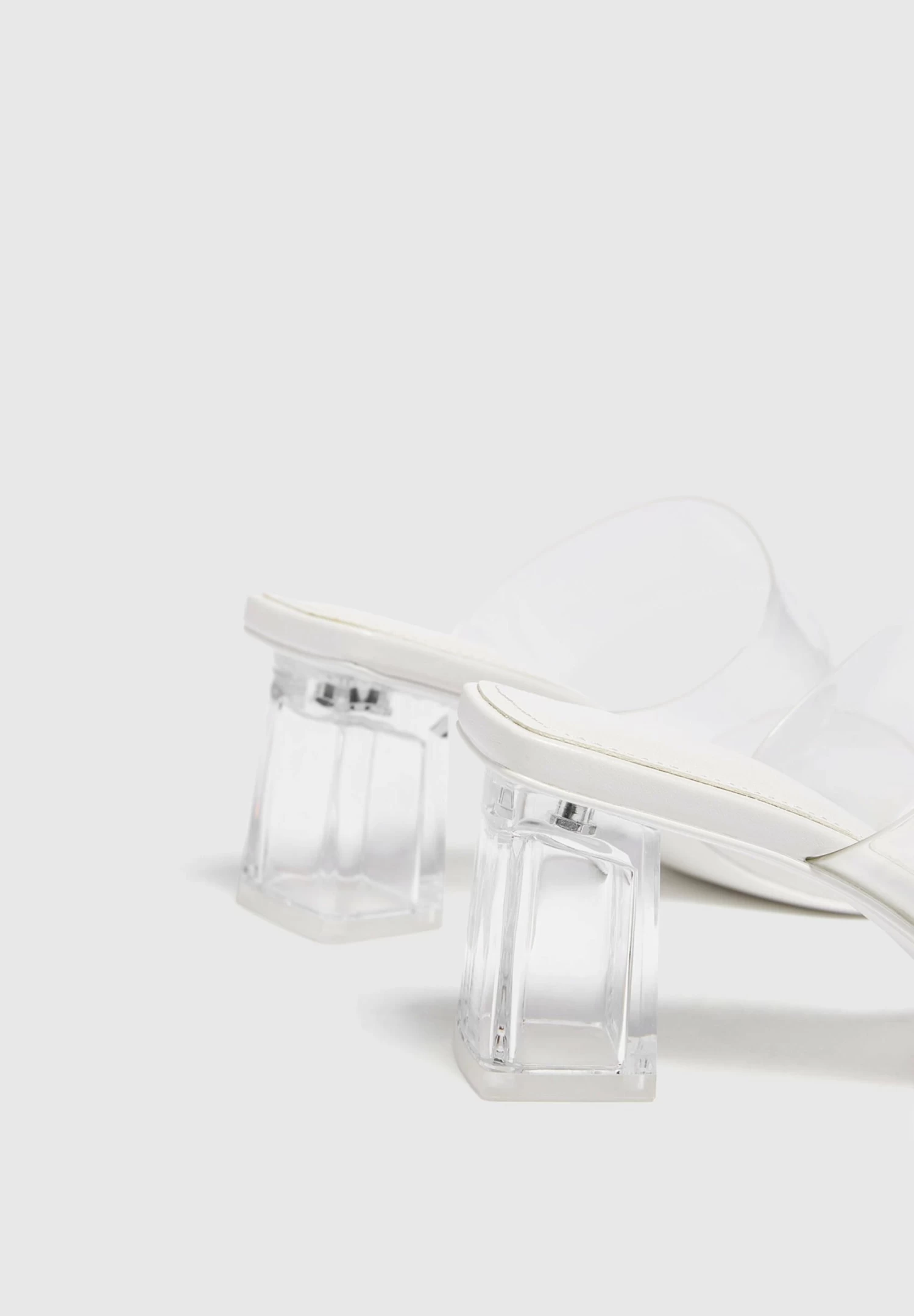 PULL & BEAR With Detail - Badslippers - White 5 PULL & BEAR With Detail - Badslippers - White - Afbeelding 5