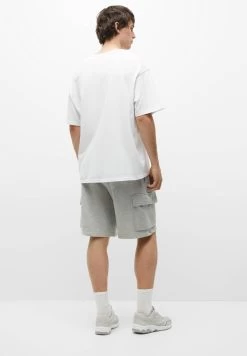 PULL & BEAR Bermuda Straight - Shorts - Grey 9 PULL & BEAR Bermuda Straight - Shorts - Grey -PULL BEAR Winkel d6ee971c69484dd696c4c961b9a1a692