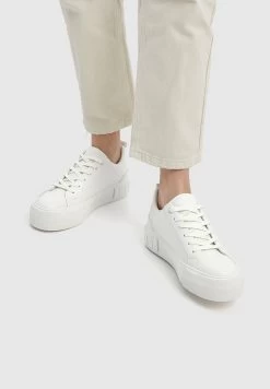 PULL & BEAR With Pull Tab Detail - Sneakers Laag - White