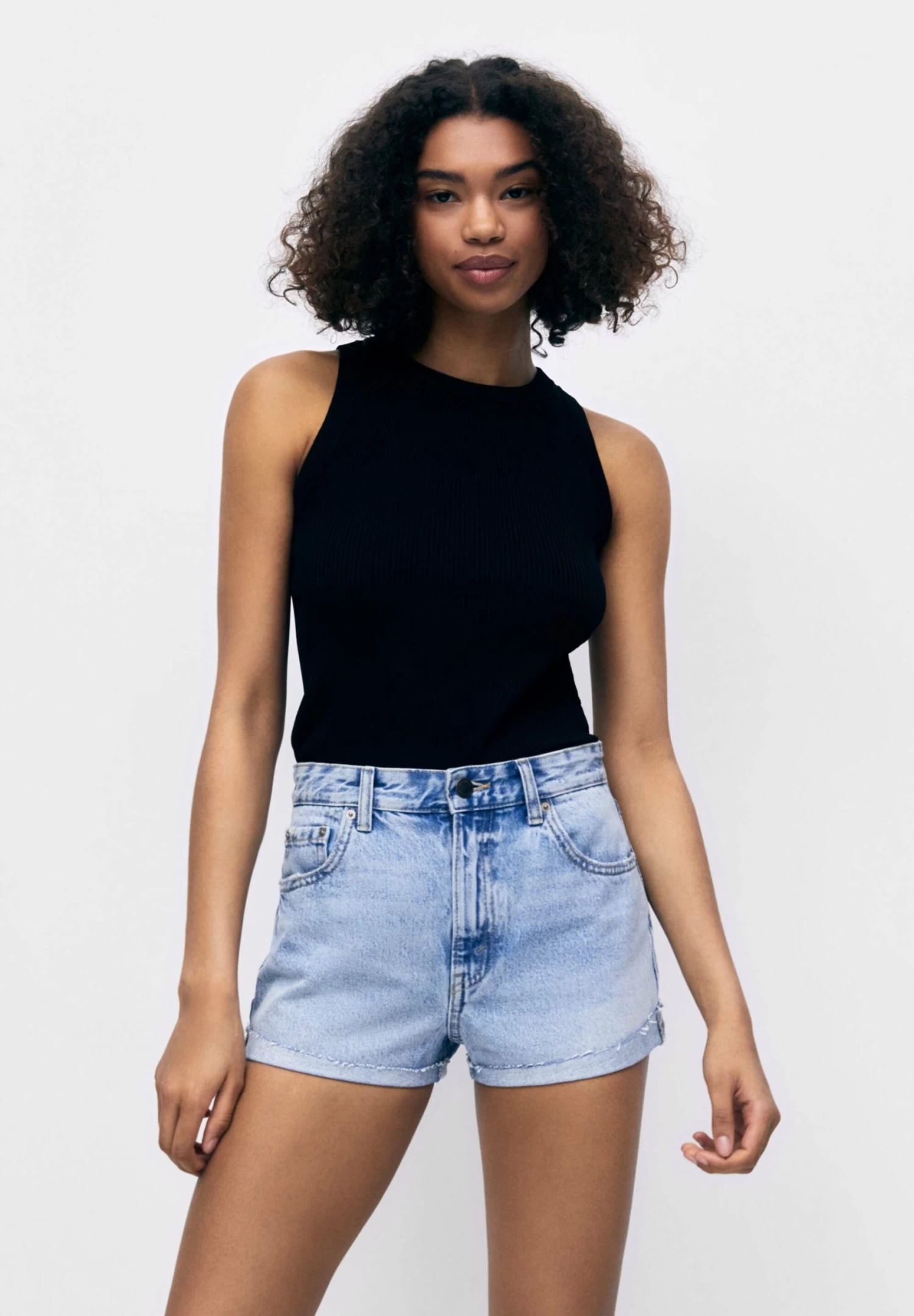 PULL & BEAR Mid-Waist - Jeansshort - Blue Denim 1 PULL & BEAR Mid-Waist - Jeansshort - Blue Denim