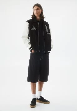 PULL & BEAR University - Bomberjacks - Black -PULL BEAR Winkel d9689e4d0e45440a8e4fd1c4b46056d6