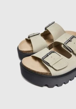 PULL & BEAR Muiltjes - Beige -PULL BEAR Winkel da7d0d9d29e8461f9a4722127f31a9ff