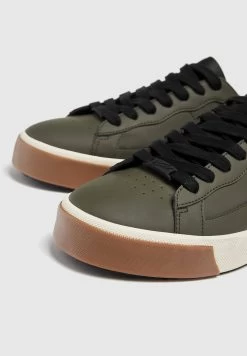 PULL & BEAR Mit Block - Sneakers Laag - Green -PULL BEAR Winkel db117f69784e413ab4d62565bf51119d