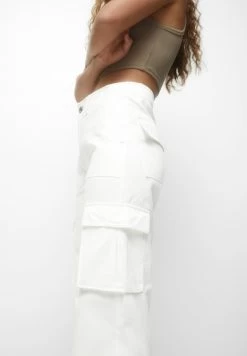 PULL & BEAR Straight-Fit - Cargobroek - White -PULL BEAR Winkel dbb0cb5c1e734a1daed2499c66f2af57