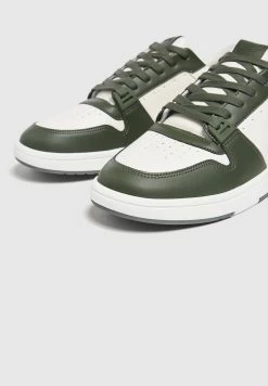PULL & BEAR Casual With Piece Details - Sneakers Laag - Green -PULL BEAR Winkel dc3a26a86c6b43e283a8708a63bcff50
