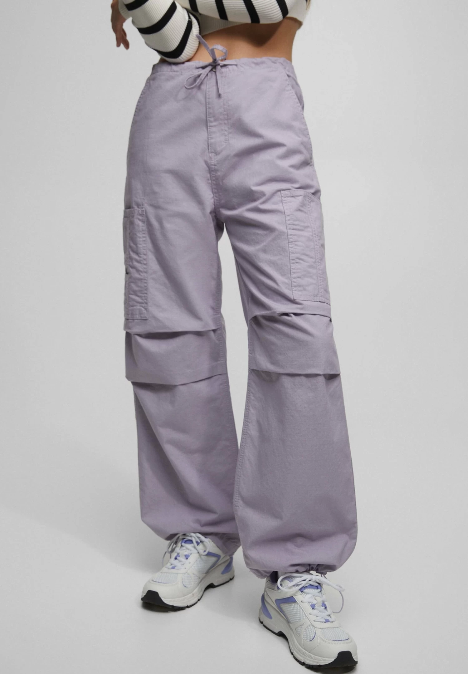 PULL & BEAR Parachute With Pockets - Broek - Lilac 1 PULL & BEAR Parachute With Pockets - Broek - Lilac