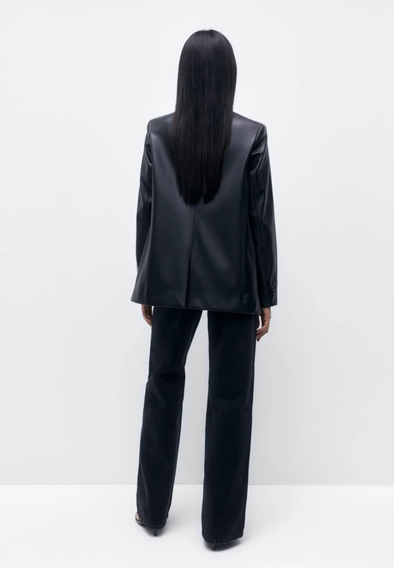 PULL & BEAR Basic - Imitatieleren Jas - Mottled Black 3 PULL & BEAR Basic - Imitatieleren Jas - Mottled Black - Afbeelding 3