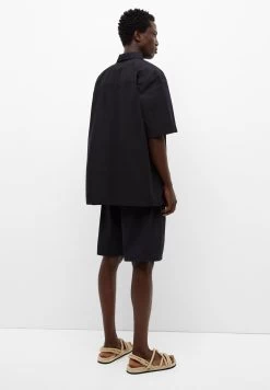 PULL & BEAR Short Sleeve Seersucker - Overhemd - Black 9 PULL & BEAR Short Sleeve Seersucker - Overhemd - Black -PULL BEAR Winkel e38075ec2c6b4f4fad6b4c484449d311