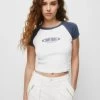 PULL & BEAR Cropped Raglan-Sleeve - T-Shirt Print - White