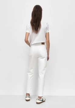 PULL & BEAR Mom - Jeans Tapered Fit - White -PULL BEAR Winkel e63da952d0394040a7560b0ddf0f2c54