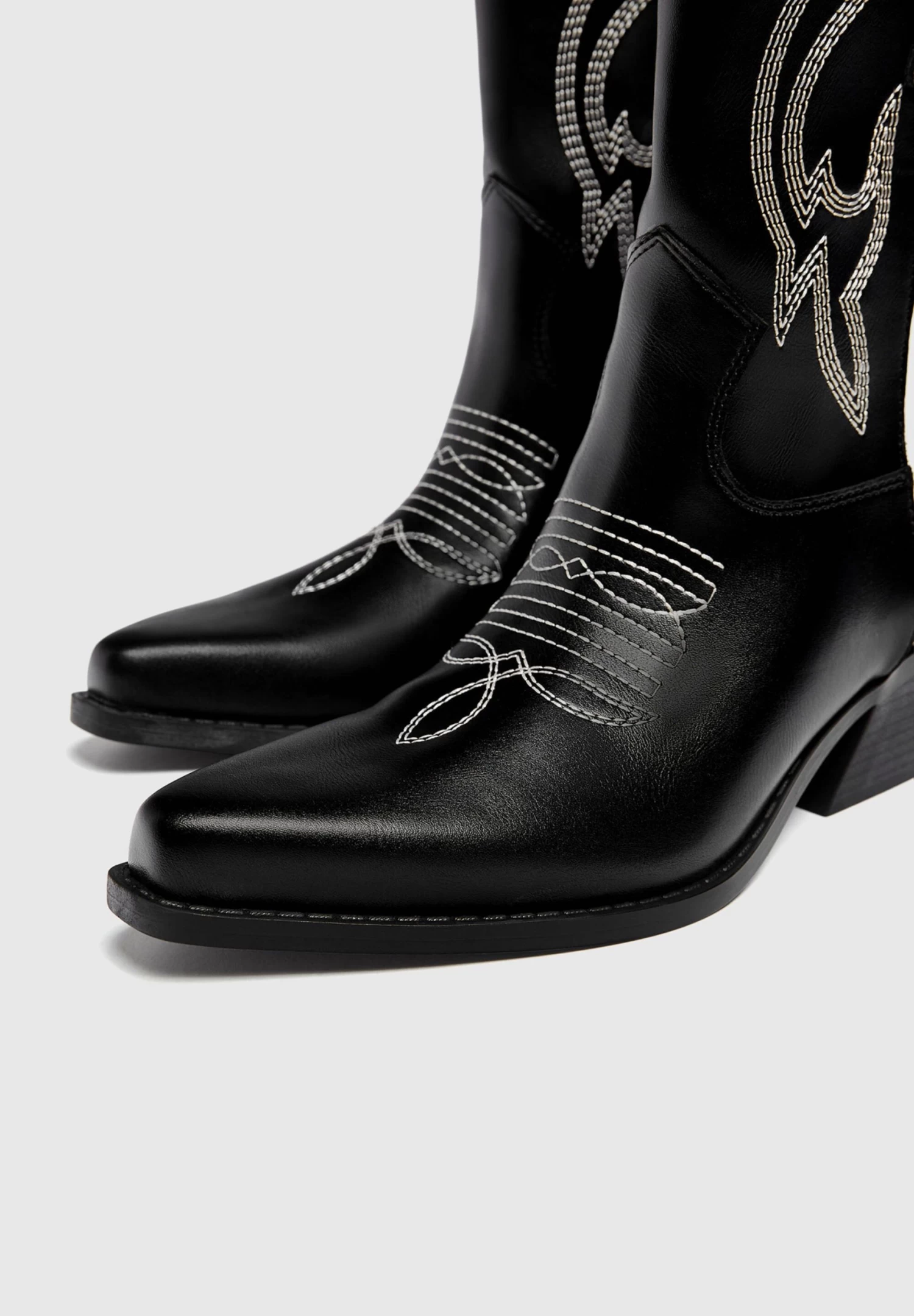 PULL & BEAR Cowboy-/Bikerlaarsjes - Black 4 PULL & BEAR Cowboy-/Bikerlaarsjes - Black - Afbeelding 4