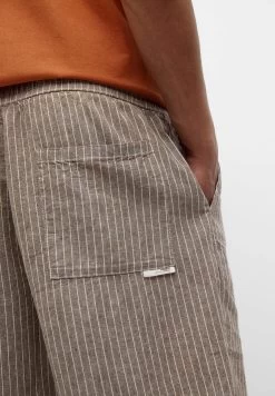 PULL & BEAR Rustic Striped - Shorts - Brown 11 PULL & BEAR Rustic Striped - Shorts - Brown -PULL BEAR Winkel e8c2d0ee8dec4bbbb516e73acb06bc60