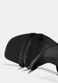 PULL & BEAR Absatz Mit Gekreuzten Riemen - Sandalen - Black -PULL BEAR Winkel eae578621080442f89c736b06b3f69c1