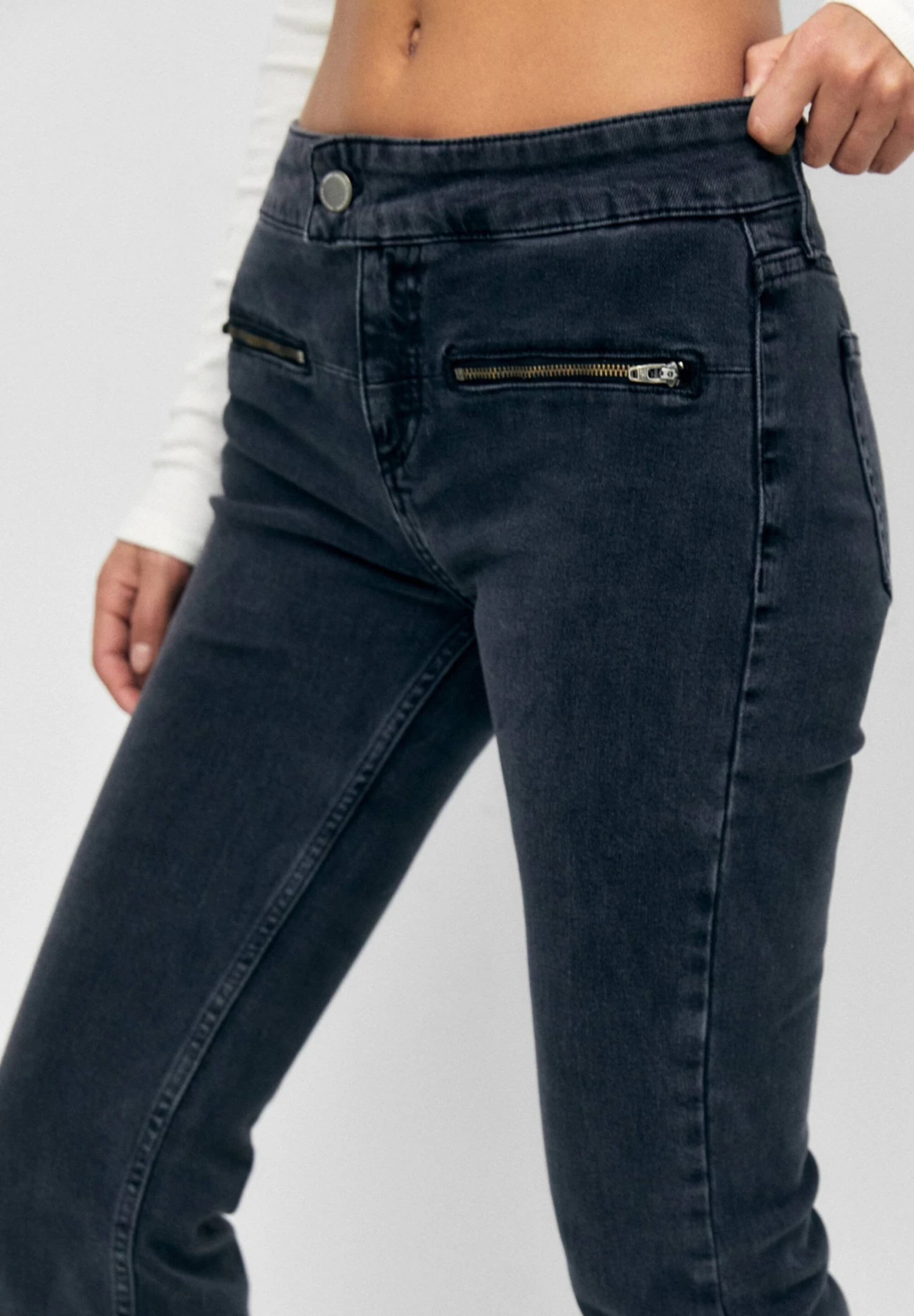 PULL & BEAR Low Waist - Flared Jeans - Mottled Black 4 PULL & BEAR Low Waist - Flared Jeans - Mottled Black - Afbeelding 4