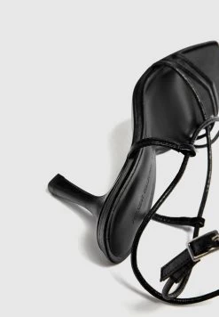 PULL & BEAR Tacón Tiras - Sandalen - Black -PULL BEAR Winkel ed437df4bce949daac7d7652f89174cf