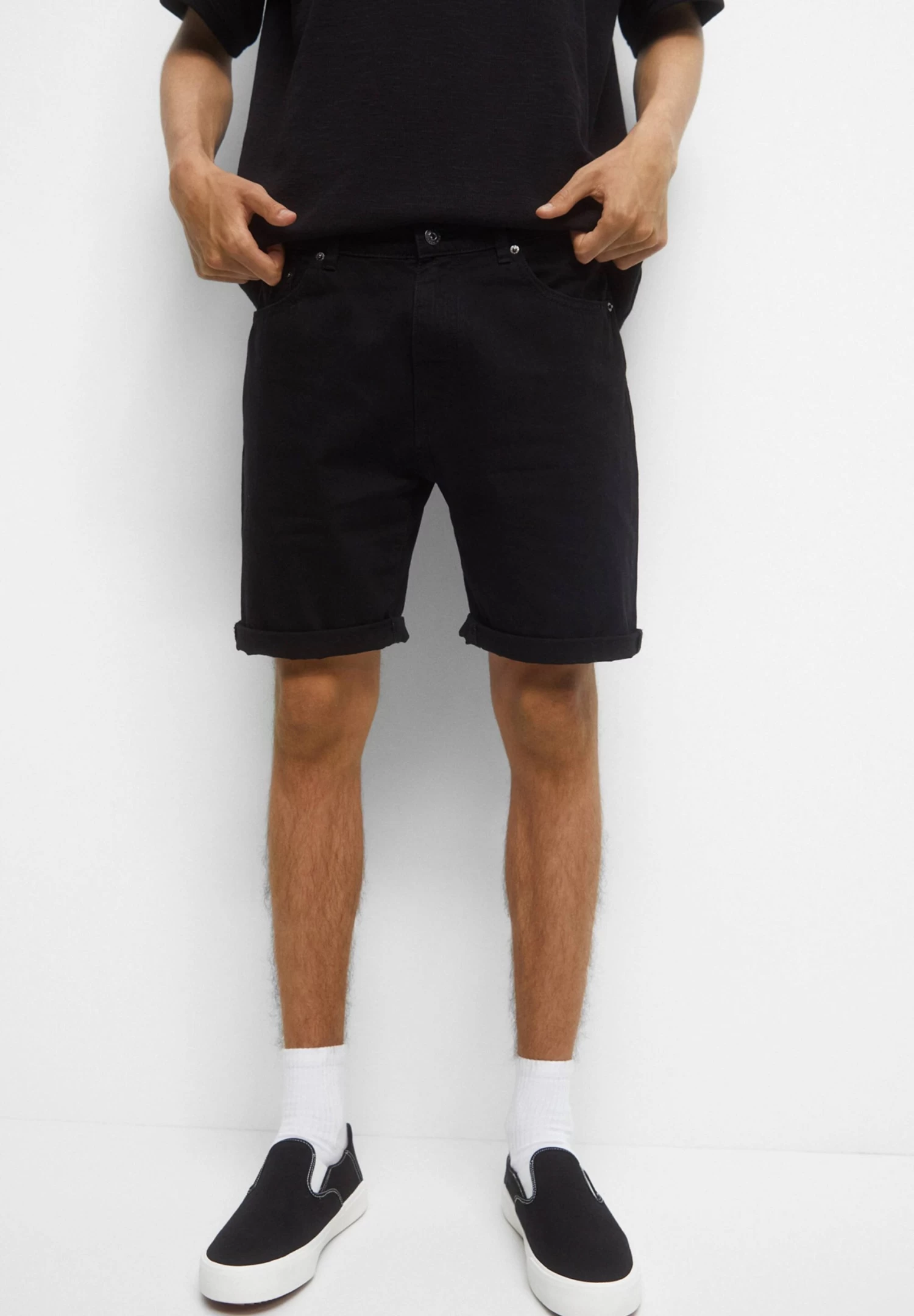 PULL & BEAR Bermuda With Turn-Up Hems - Jeansshort - Black 1 PULL & BEAR Bermuda With Turn-Up Hems - Jeansshort - Black